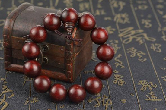 小葉紫檀手串怎么盤玩和保養(yǎng)