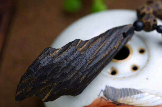 佩戴沉香吊墜的功效與作用