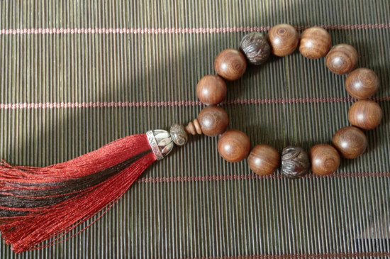 佩戴檀香手串有什么好，檀香手串的作用