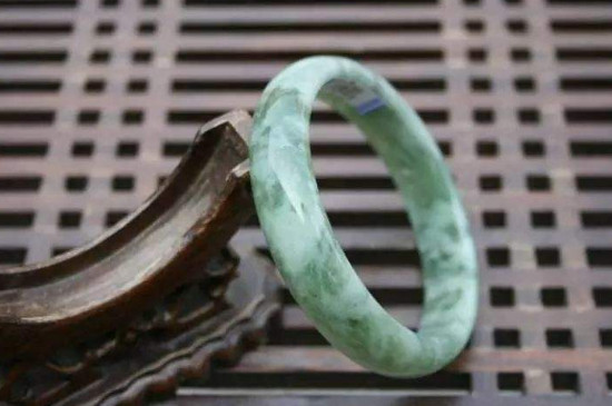 藍(lán)田玉手鐲怎么保養(yǎng)
