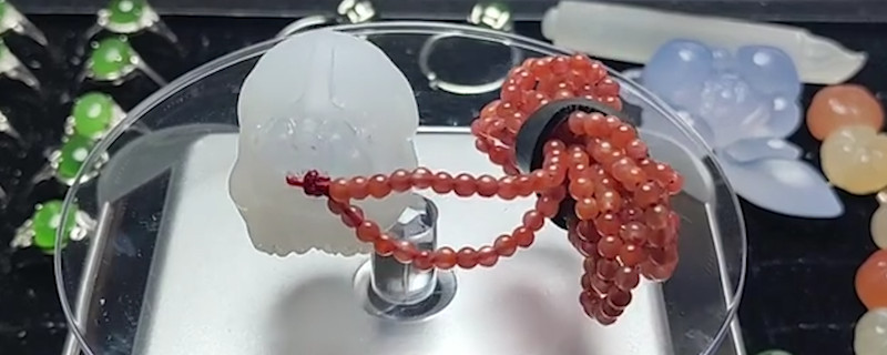 貔貅戴右手頭朝哪邊