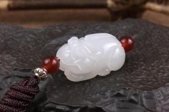 貔貅兩邊為什么有兩顆金珠子，主要是為了轉(zhuǎn)運(yùn)