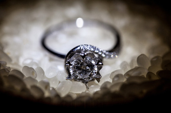 鉆戒不亮了 怎么清理