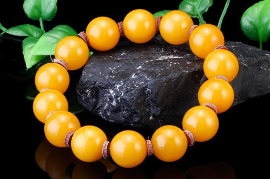 佩戴蜜蠟手串的寓意