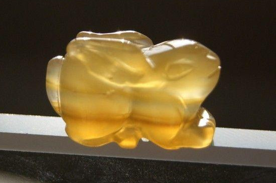 天然瑪瑙最常見的顏色，藍色/紅色/黃色/白色