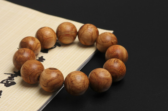 佩戴黃花梨手串需要注意哪些，黃花梨的禁忌