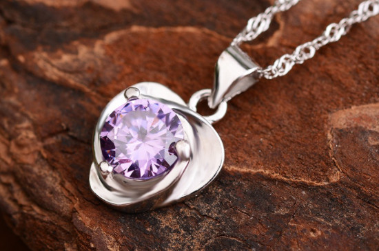 水晶里面的棉絮狀是什么樣