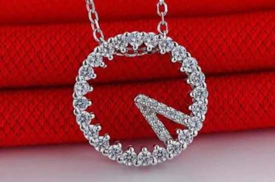 1克拉鉆石項(xiàng)鏈多少錢，基本5萬元起步