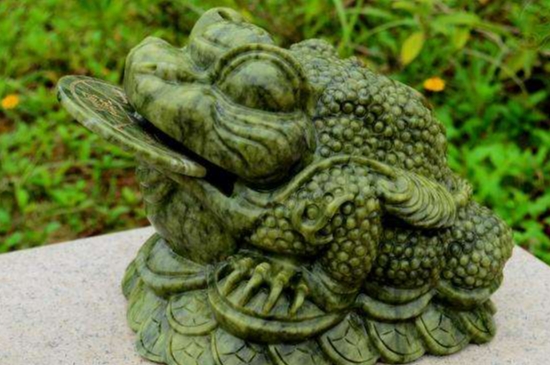 做生意的金蟾頭朝里還是朝外
