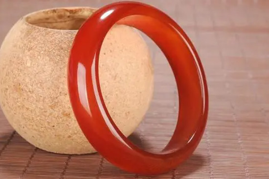 紅瑪瑙手鐲怎么鑒別真假