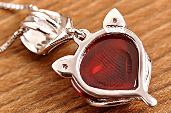 狐貍紅石榴石飾品的寓意是什么