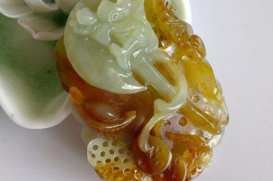 岫玉戴久了會(huì)變色嗎，岫玉正確保養(yǎng)的方法