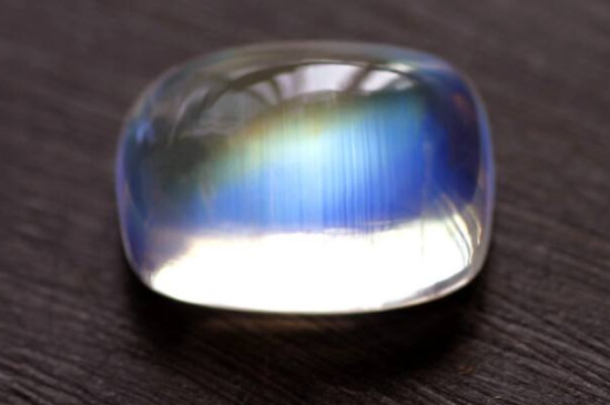 月光石真假的鑒別方法