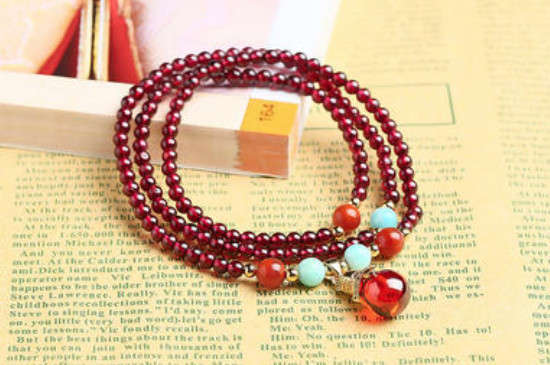 月光石和石榴石可以一起戴嗎