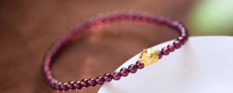 石榴石配黃金寓意