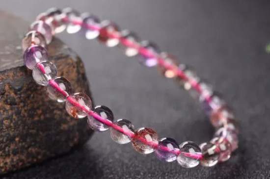 女人佩戴超七的好處，可平穩(wěn)情緒