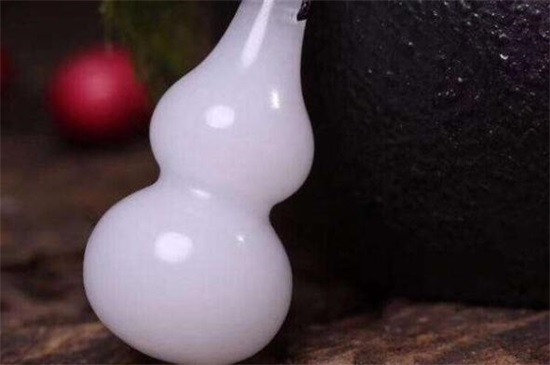 葫蘆戴玉好還是木頭好，玉葫蘆的作用