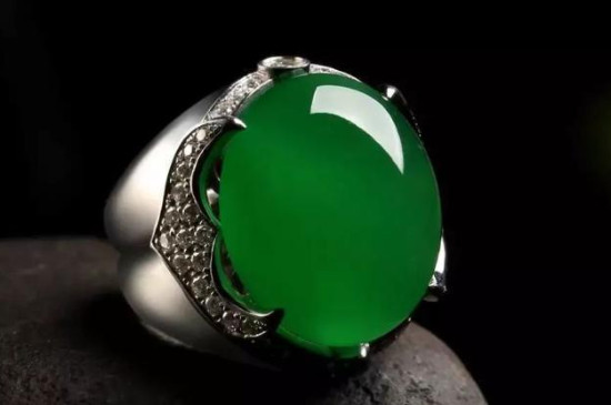 玉髓和翡翠怎么區(qū)分