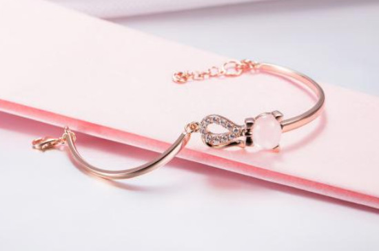 珍珠可以和銀飾一起佩戴嗎