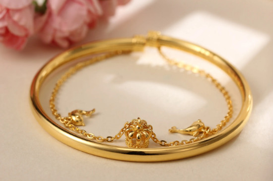黃金手鐲圈口買大還是買小