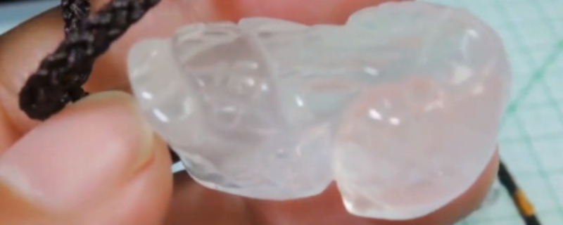 女性佩戴貔貅的禁忌講究