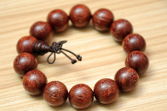 小葉紫檀能和石榴石一起戴嗎