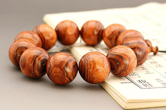 海南黃花梨手串多少錢一串，價格在1000～150000元之間不等