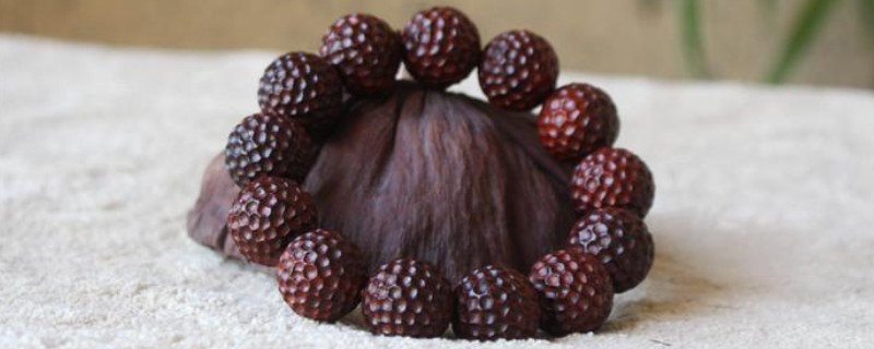 小葉紫檀佩戴左手還是右手