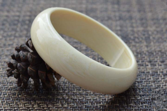 象牙鐲子怎么辨別真假