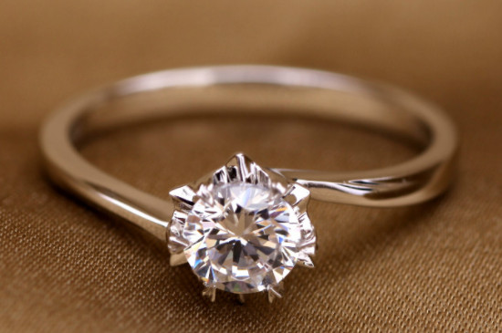 如何分辨真假鉆石