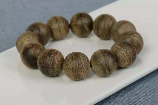 沉香手串盤玩多久可以上手