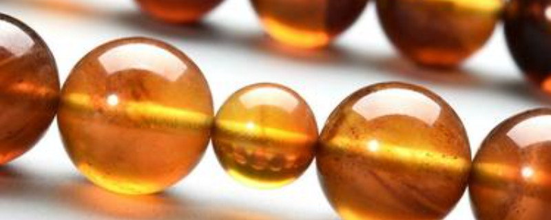 如何鑒別天然琥珀