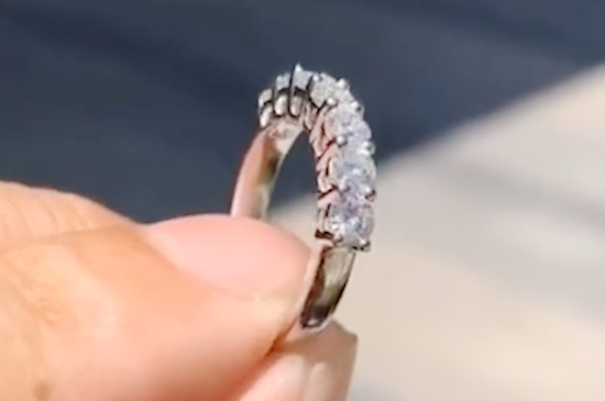 鉑金是什么顏色的
