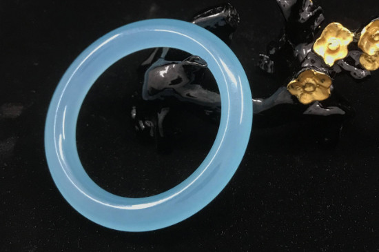 貴妃鐲和正圈鐲的尺寸區(qū)別