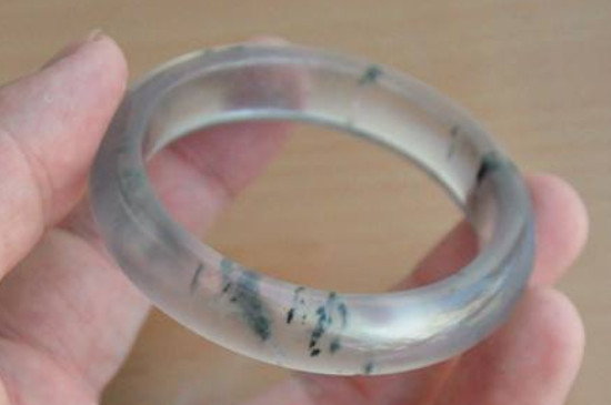 水沫玉手鐲也會(huì)越戴越潤(rùn)嗎