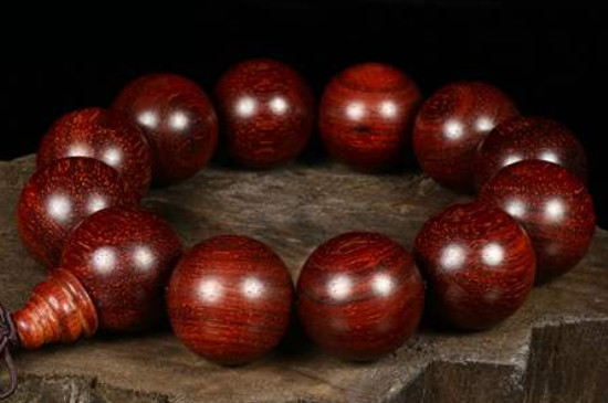 小葉紫檀可以和黑曜石一起戴嗎