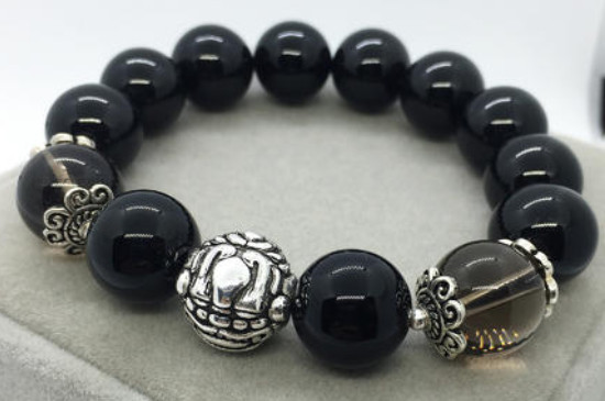 茶晶手串戴左手還是右手