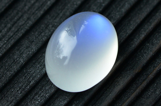 月光石戴左手還是右手