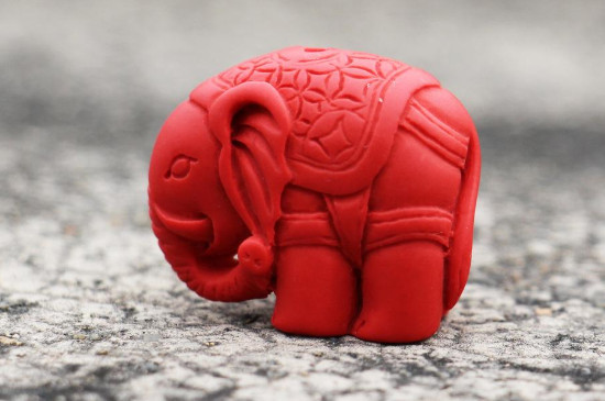 朱砂原石好還是晶體壓制好，晶體壓制朱砂實(shí)惠