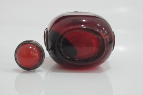 血珀里面有氣泡是真的嗎