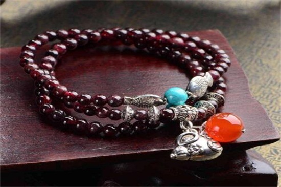 石榴石和水晶的區(qū)別