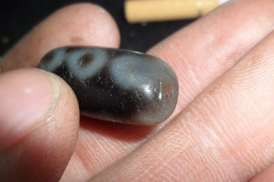 天珠用電筒光照鑒定，天珠的鑒定方法有哪些
