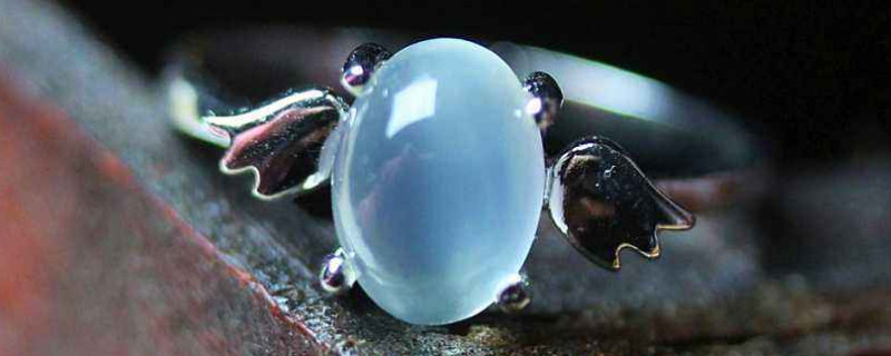 月光石能和銀鐲子戴在一只手上嗎