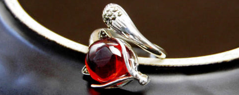 狐貍石榴石戒指的寓意是什么