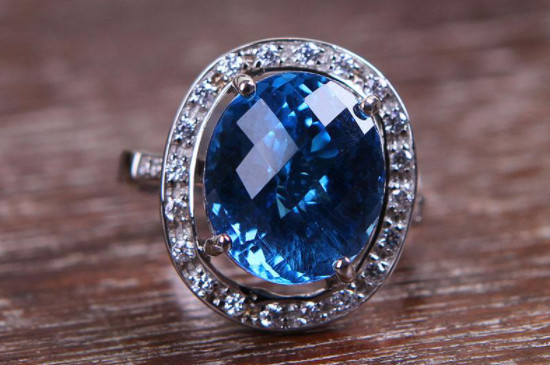 托帕石的寓意和象征