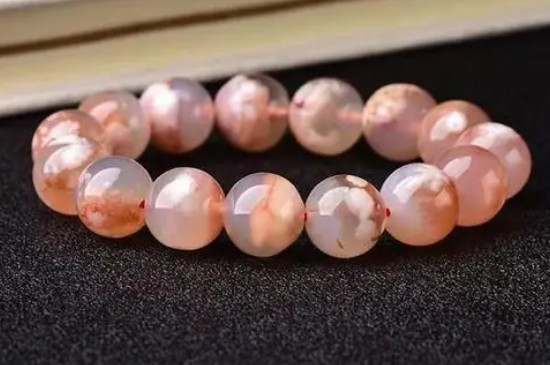 馬達(dá)加斯加高冰玉髓是玉嗎