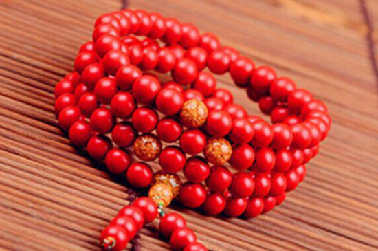 女人戴朱砂好還是紫金砂好