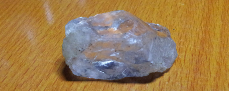 鉆石原石和水晶原石怎么分辨