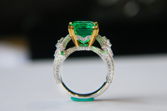 祖母綠戒指戴在哪個(gè)手，祖母綠佩戴的注意事項(xiàng)