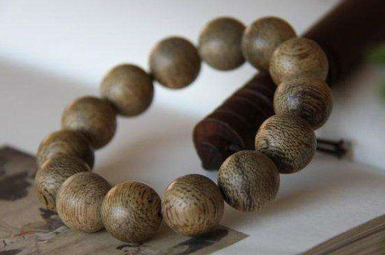 沉香手串盤玩多久可以上手